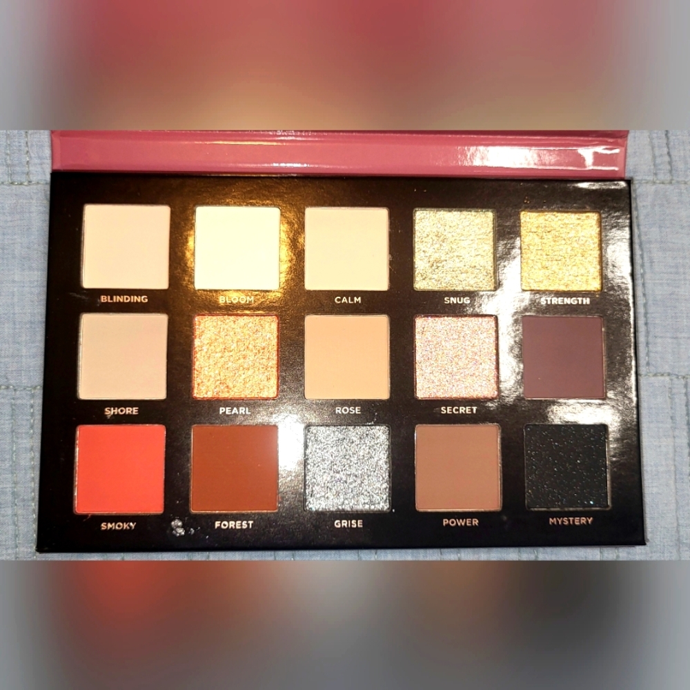 Ace Beaute Smoky Roses Eyeshadow Palette